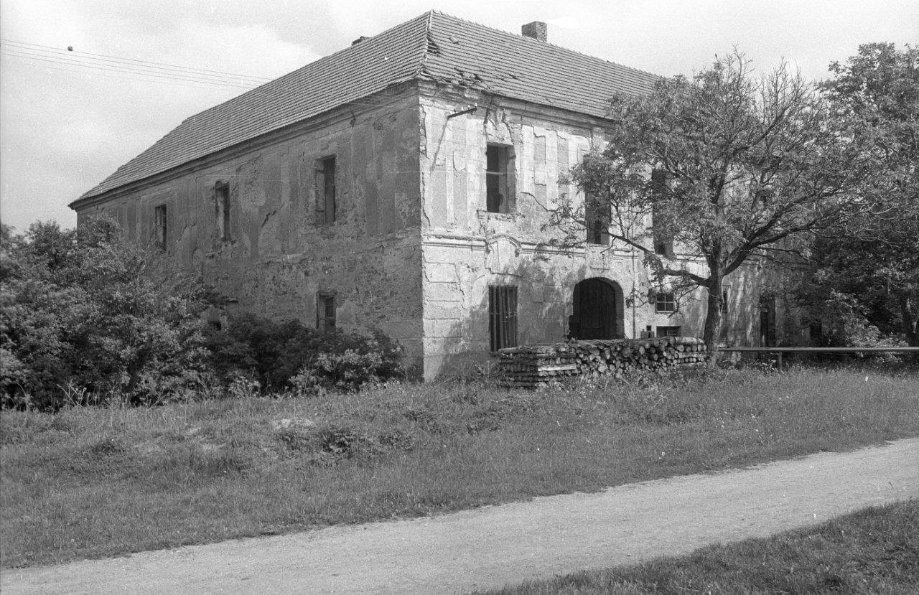 Historická fotka zámku Zbenice